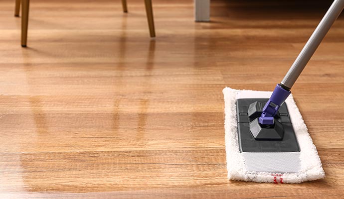 Laminate floor cleaning